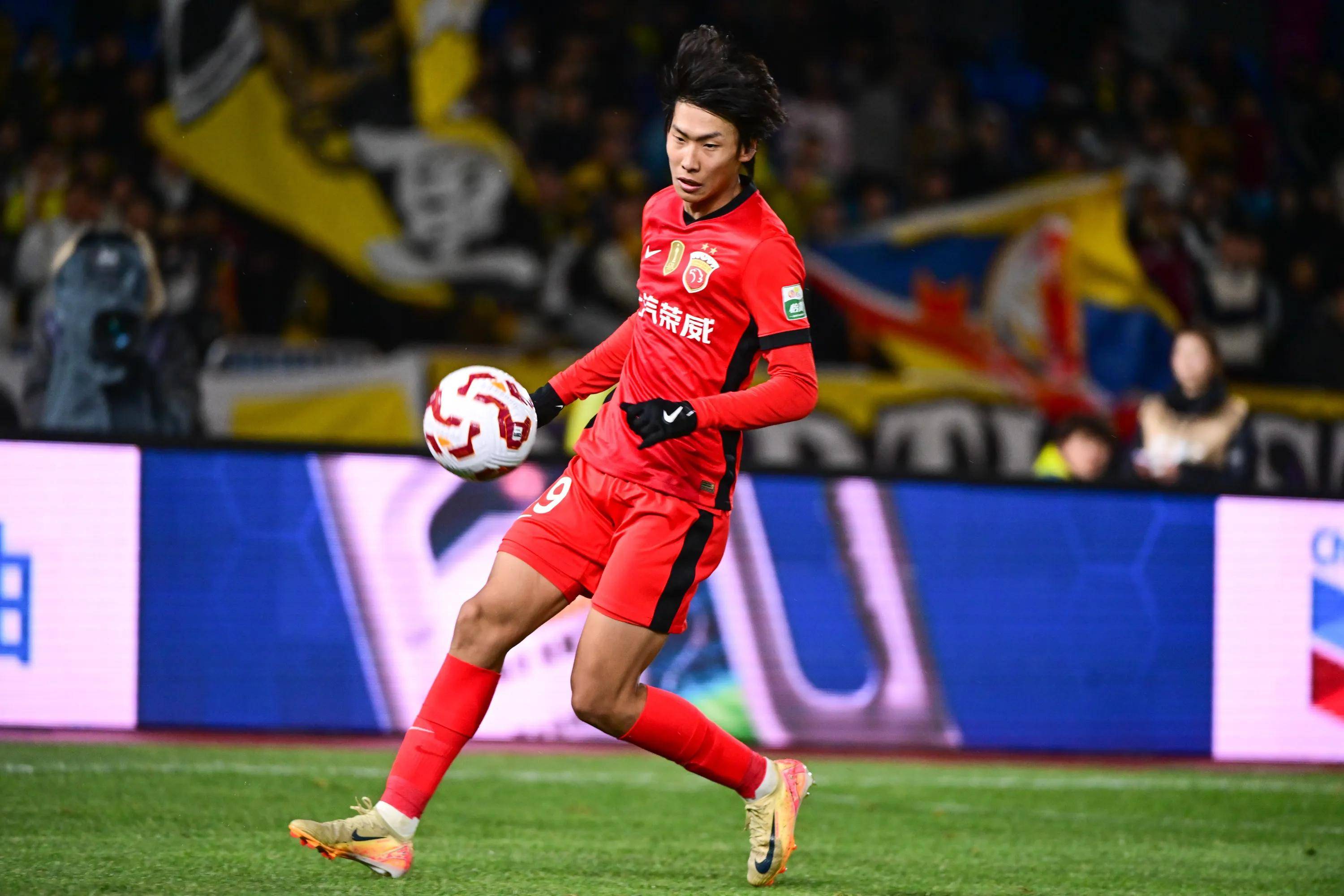 18岁新星闪耀中超!某小将首秀破门的简单介绍 18岁新星闪耀中超!某小将首秀破门的简单介绍