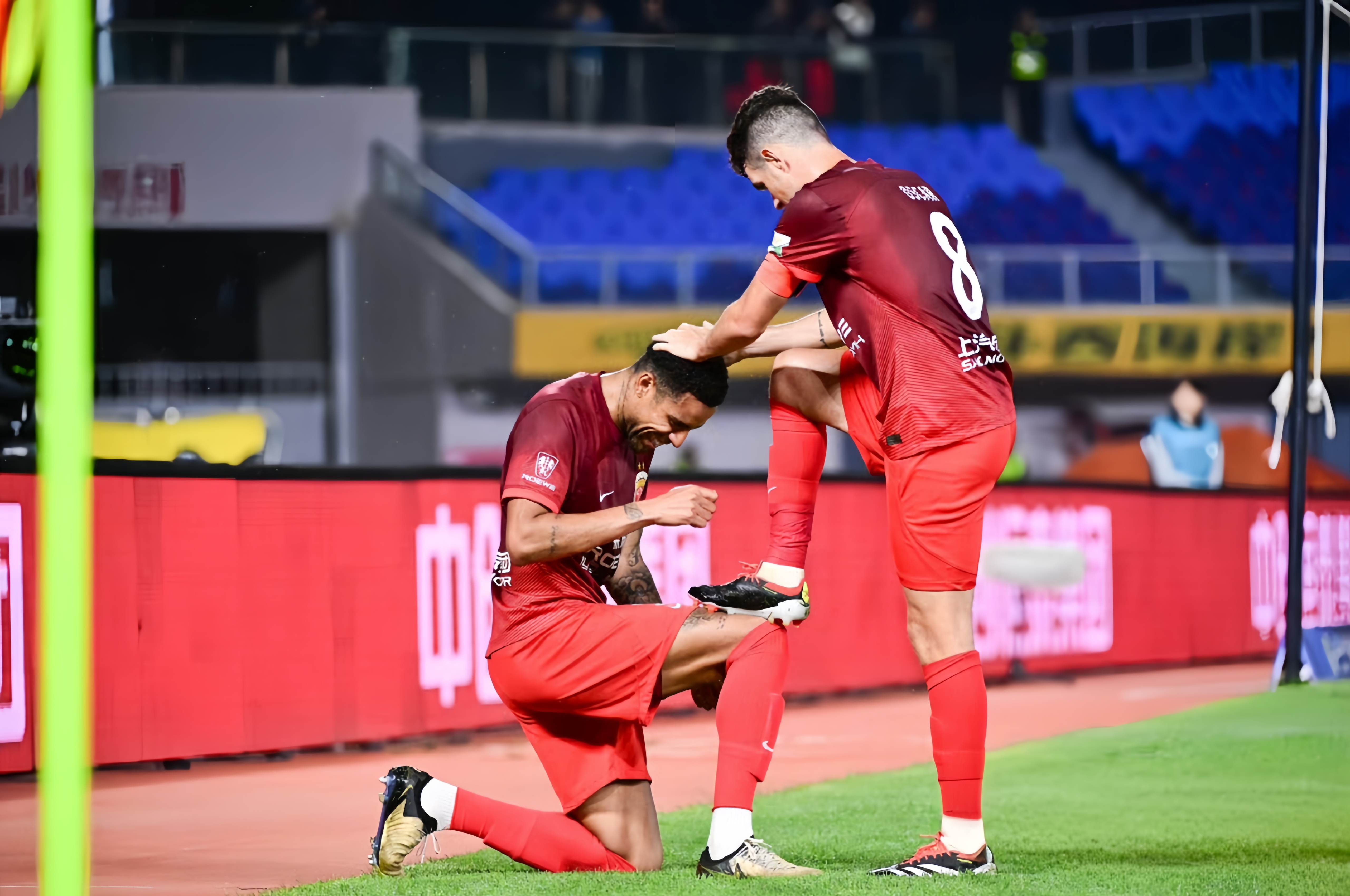 归化球员发威！艾克森+费南多助国足取胜的简单介绍